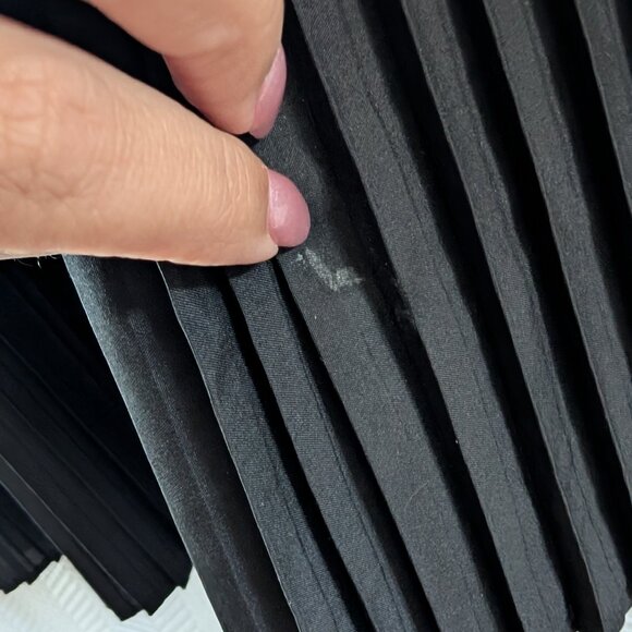 UCHUU Pleat Dress Black with beige white stripe details Size Small 4-6 - Picture 13 of 16